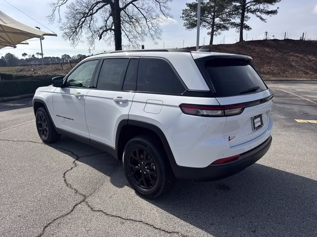 2026 Bright White Clearcoat Jeep Grand Cherokee Laredo Altitude RWD SUV
