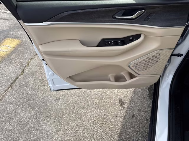 2026 Bright White Clearcoat Jeep Grand Cherokee Limited RWD SUV