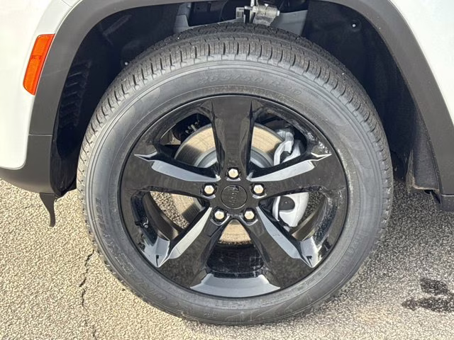 2026 Bright White Clearcoat Jeep Grand Cherokee Limited RWD SUV