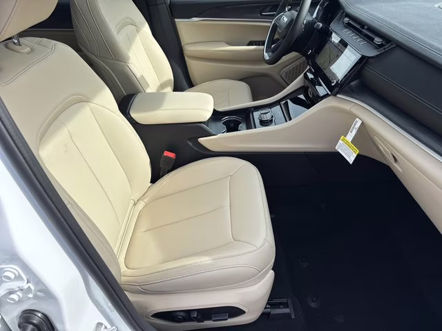 2026 Bright White Clearcoat Jeep Grand Cherokee Limited RWD SUV