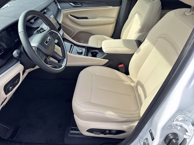 2026 Bright White Clearcoat Jeep Grand Cherokee Limited RWD SUV