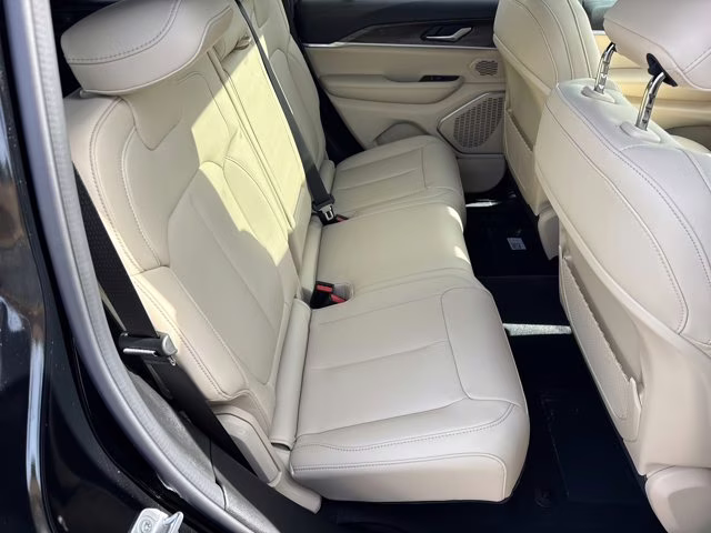 2026 Diamond Black Crystal Pearlcoat Jeep Grand Cherokee Limited RWD SUV