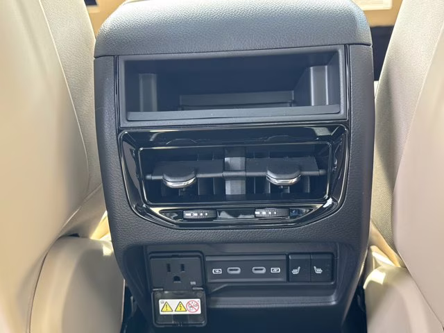 2026 Diamond Black Crystal Pearlcoat Jeep Grand Cherokee Limited RWD SUV