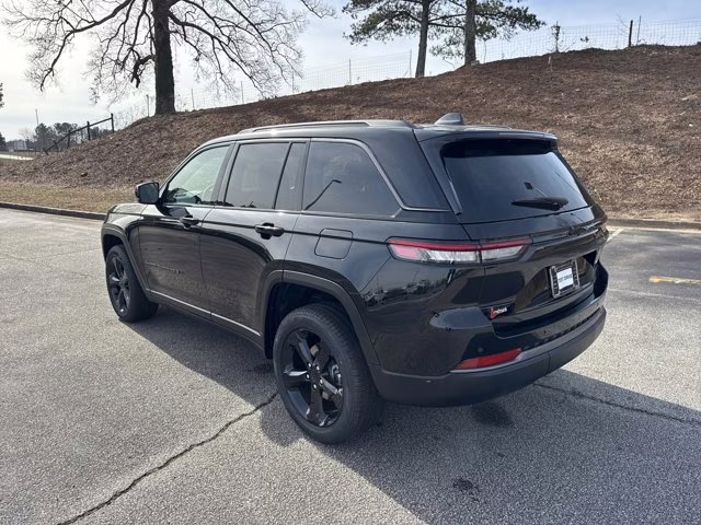 2026 Diamond Black Crystal Pearlcoat Jeep Grand Cherokee Limited RWD SUV