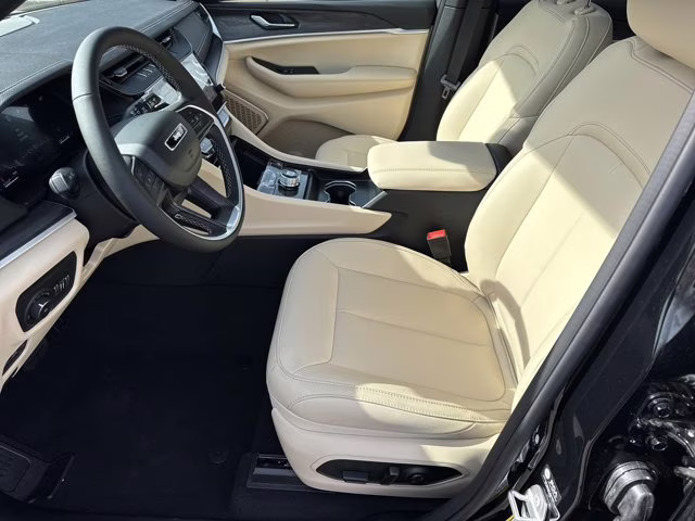 2026 Diamond Black Crystal Pearlcoat Jeep Grand Cherokee Limited RWD SUV