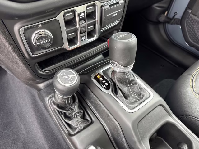 2026 Anvil Clearcoat Jeep Gladiator Sahara 4X4 Truck