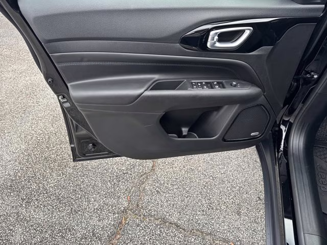 2026 Diamond Black Crystal Pearlcoat Jeep Compass Latitude Altitude 4X4 SUV