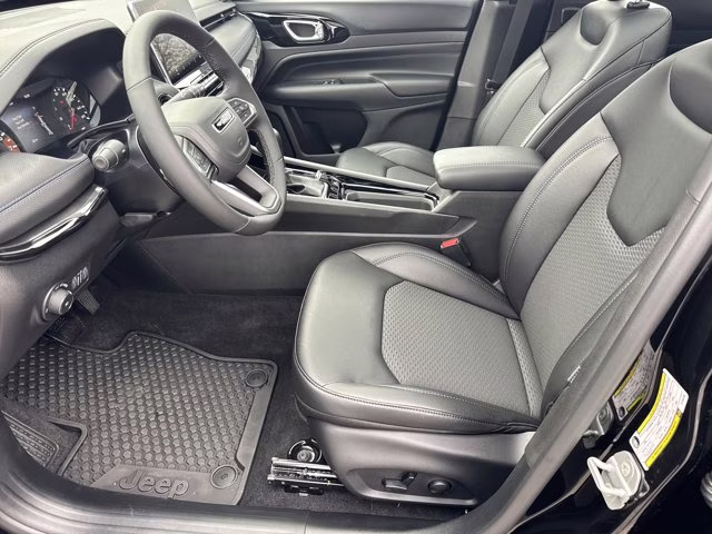 2026 Diamond Black Crystal Pearlcoat Jeep Compass Latitude Altitude 4X4 SUV