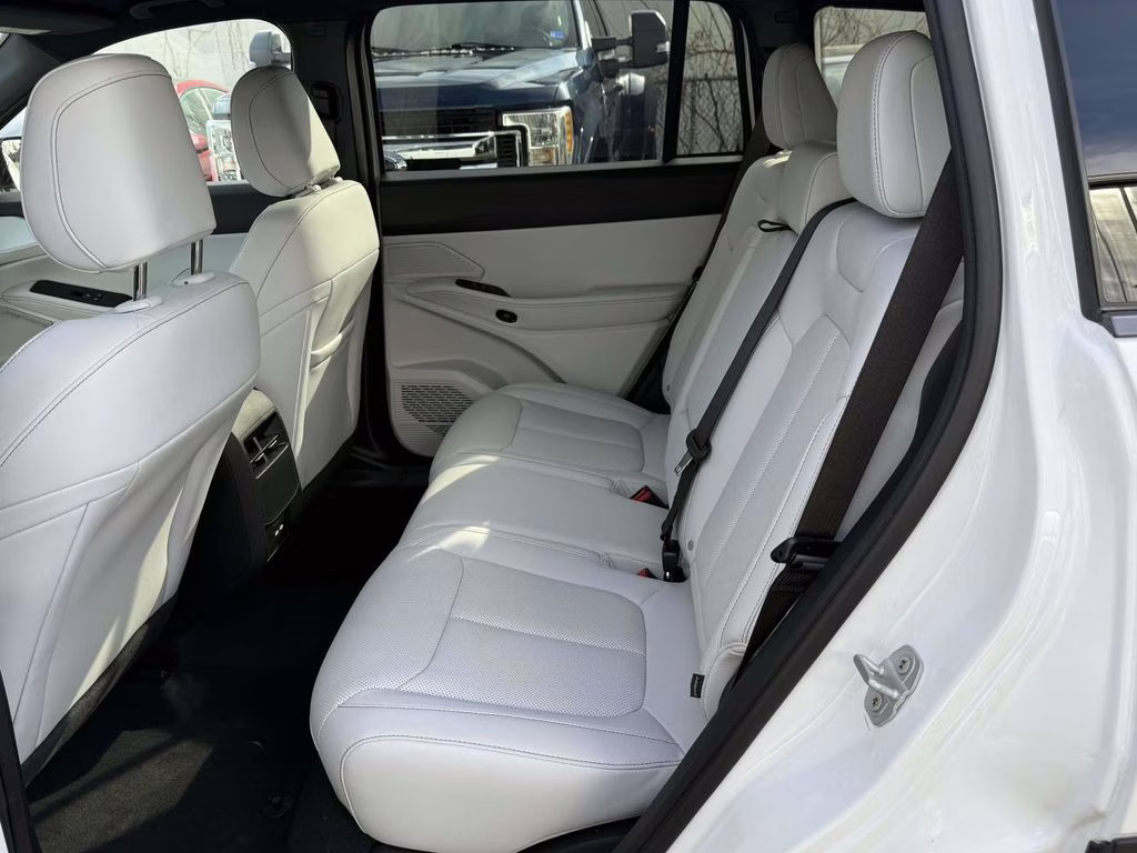 2026 Bright White Clearcoat Jeep Cherokee Limited 4X4 SUV