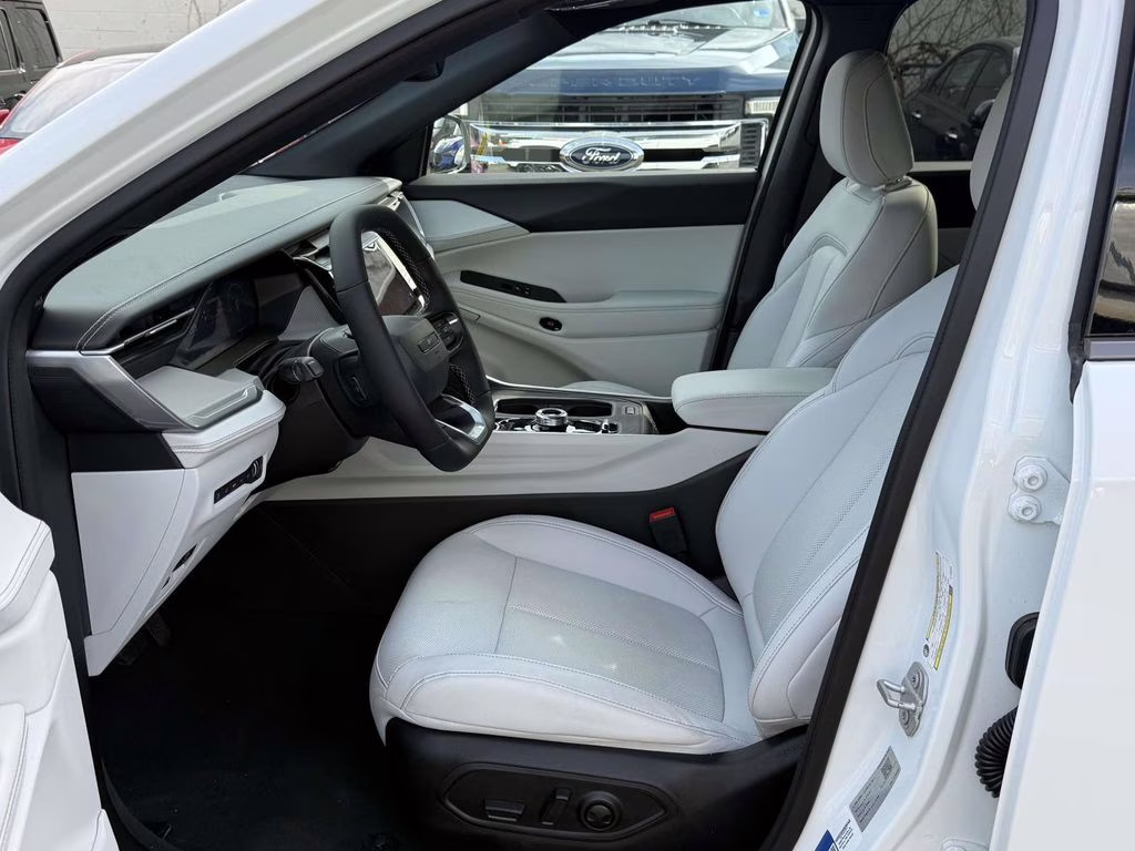 2026 Bright White Clearcoat Jeep Cherokee Limited 4X4 SUV