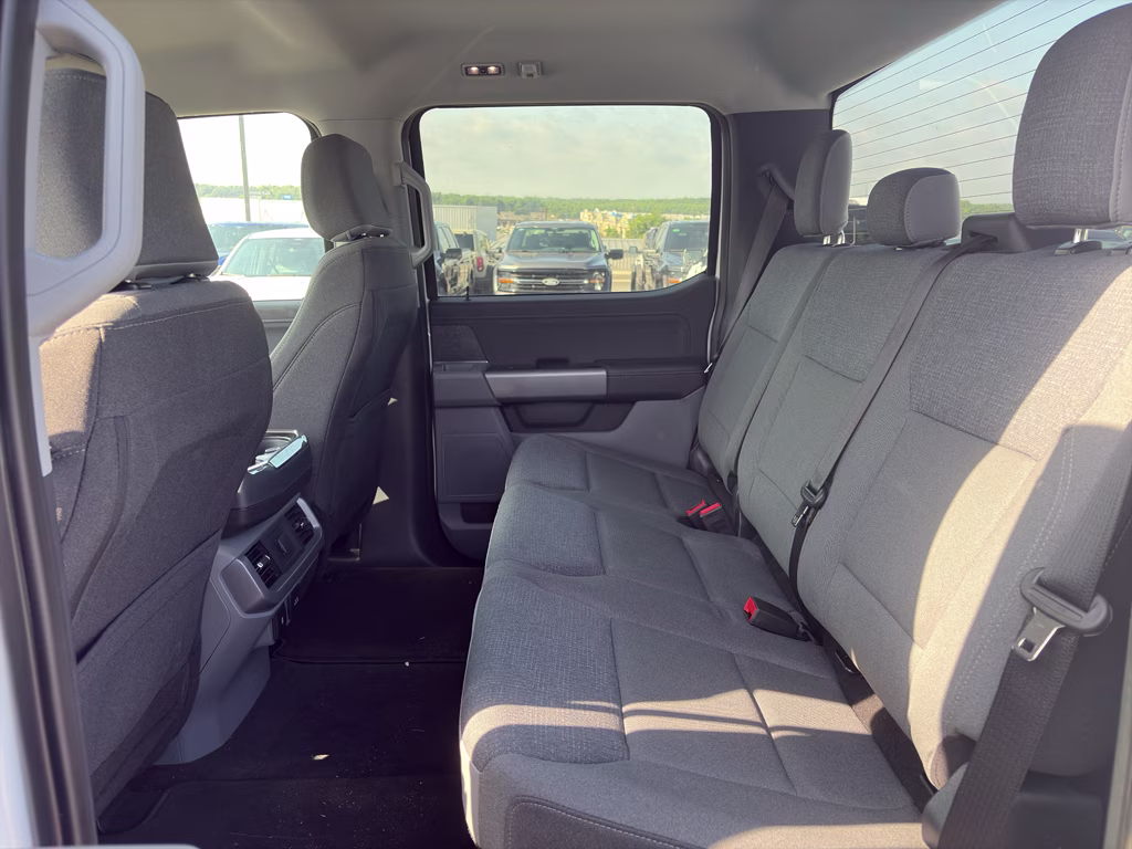 2024 Oxford White Ford F-150 XLT 4X4 Truck