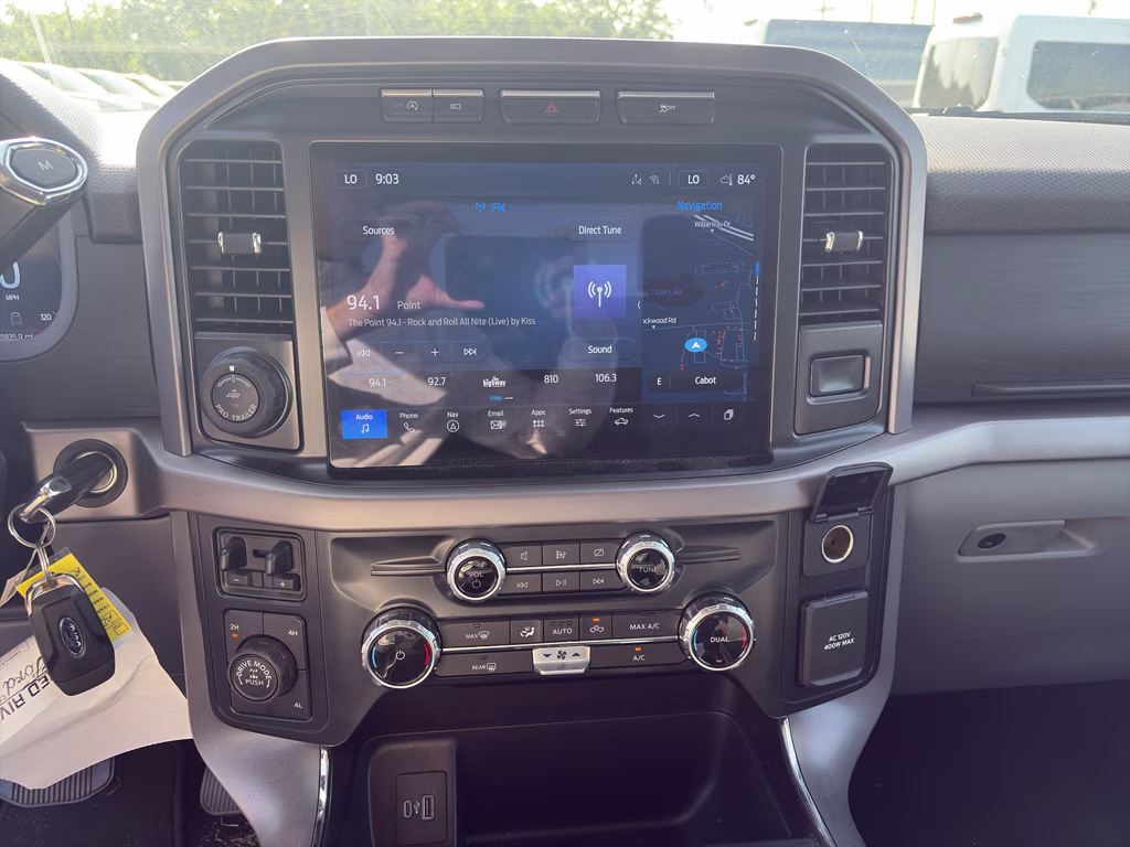2024 Oxford White Ford F-150 XLT 4X4 Truck