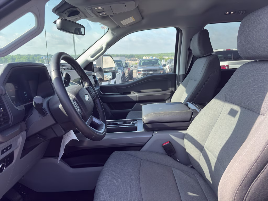2024 Oxford White Ford F-150 XLT 4X4 Truck