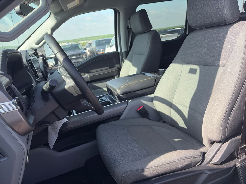 2024 Oxford White Ford F-150 XLT 4X4 Truck