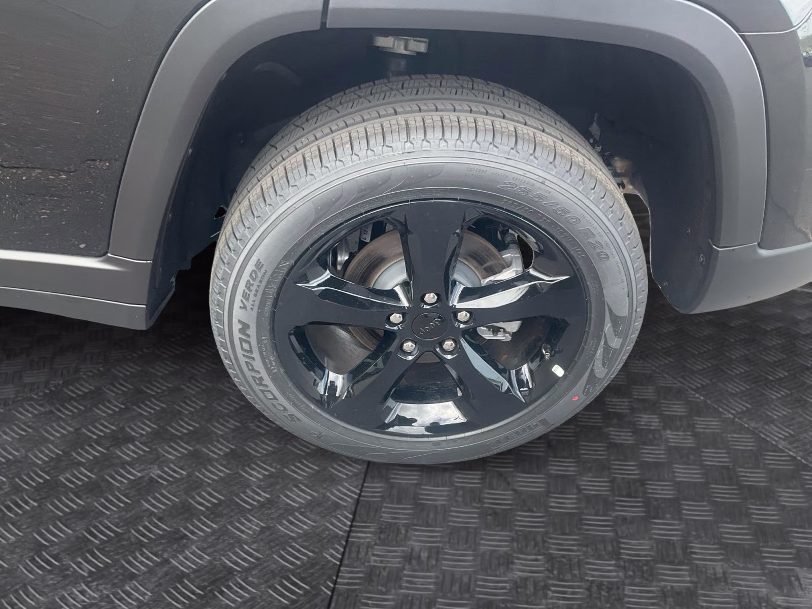 2026 Diamond Black Crystal Pearlcoat Jeep Grand Cherokee Limited 4X4 SUV