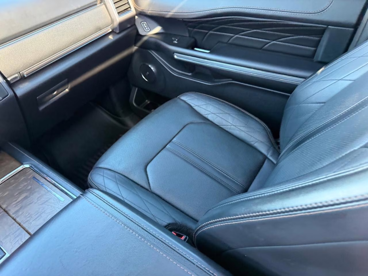 2021 Star White Metallic Tri-Coat Ford Expedition Max Platinum 4X4 SUV