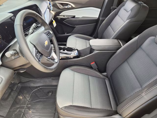 2026 Summit White Chevrolet Trax LT FWD SUV