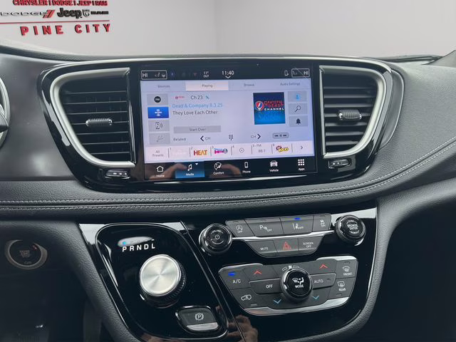 2026 Diamond Black Crystal Pearlcoat Chrysler Pacifica Select AWD Van