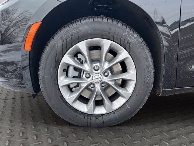 2026 Diamond Black Crystal Pearlcoat Chrysler Pacifica Select AWD Van