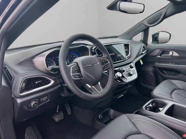 2026 Diamond Black Crystal Pearlcoat Chrysler Pacifica Select AWD Van