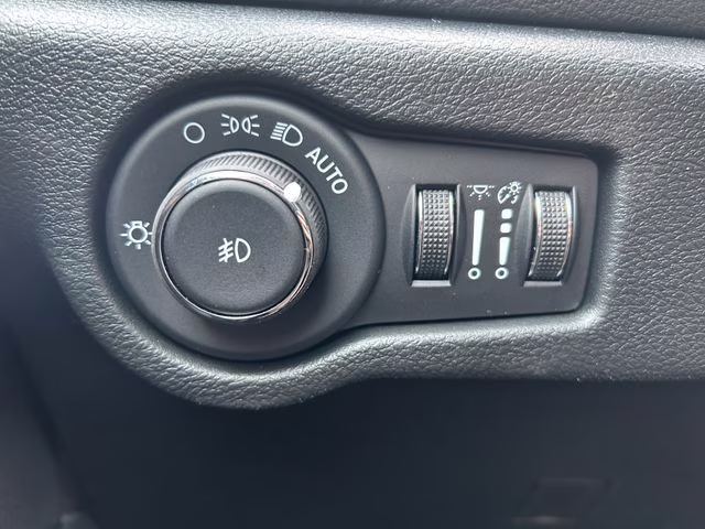 2026 Diamond Black Crystal Pearlcoat Chrysler Pacifica Select AWD Van