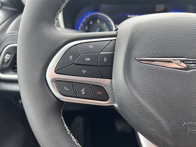 2026 Diamond Black Crystal Pearlcoat Chrysler Pacifica Select AWD Van