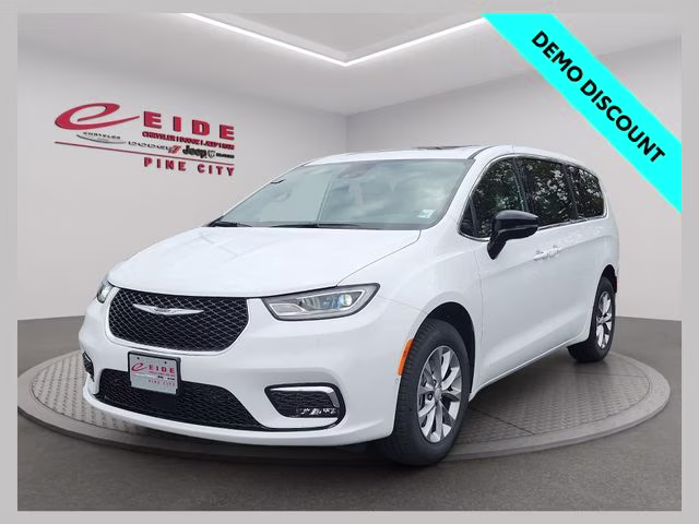 2026 Chrysler Pacifica Select AWD's photo