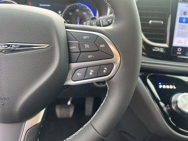 2026 Bright White Clearcoat Chrysler Pacifica Select AWD Van