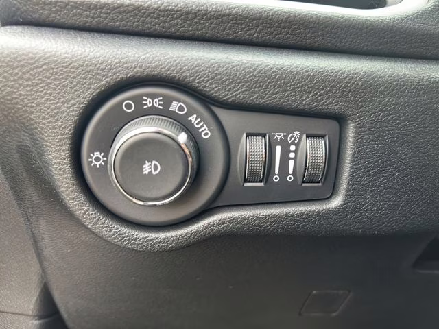 2026 Bright White Clearcoat Chrysler Pacifica Select AWD Van