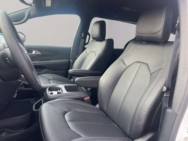 2026 Bright White Clearcoat Chrysler Pacifica Select AWD Van