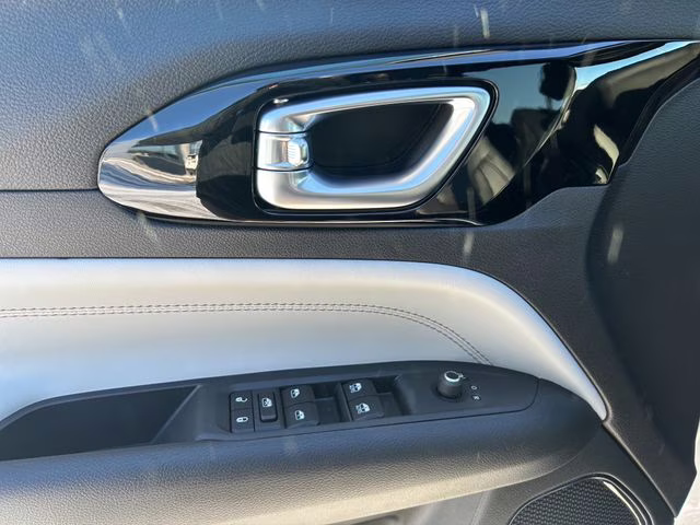 2026 Silver Zynith Metallic Clearcoat Jeep Compass Limited 4X4 SUV