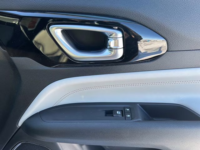 2026 Silver Zynith Metallic Clearcoat Jeep Compass Limited 4X4 SUV