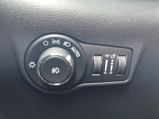 2026 Bright White Clearcoat Jeep Compass Limited 4X4 SUV