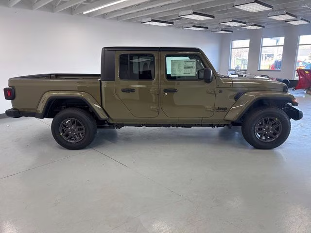 2026 '41 Jeep Gladiator Sport S 4X4 Truck