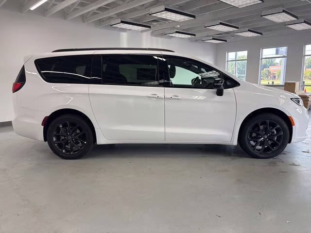 2026 Bright White Clearcoat Chrysler Pacifica Limited AWD Van