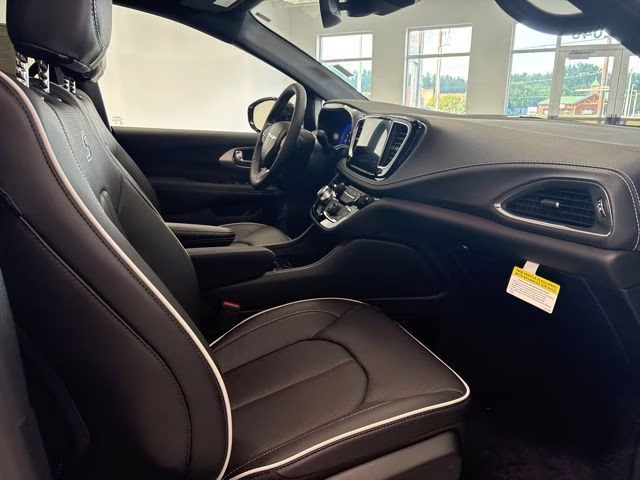 2026 Bright White Clearcoat Chrysler Pacifica Limited AWD Van