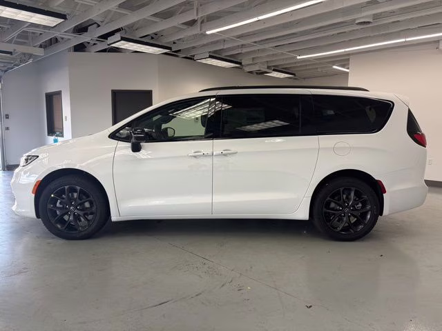 2026 Bright White Clearcoat Chrysler Pacifica Limited AWD Van