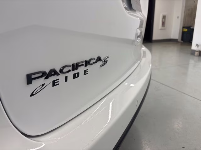 2026 Bright White Clearcoat Chrysler Pacifica Limited AWD Van