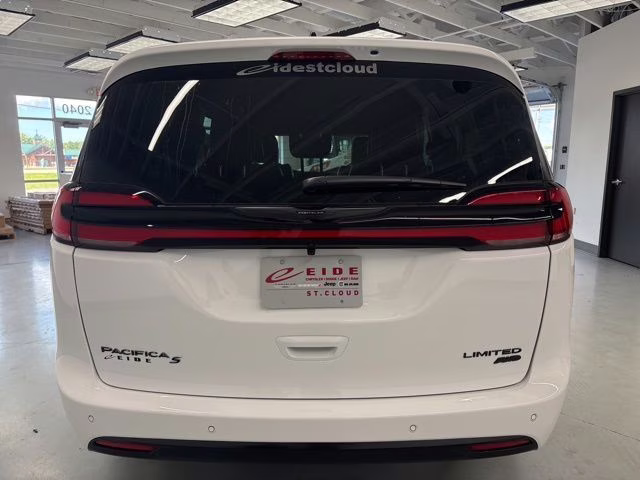 2026 Bright White Clearcoat Chrysler Pacifica Limited AWD Van