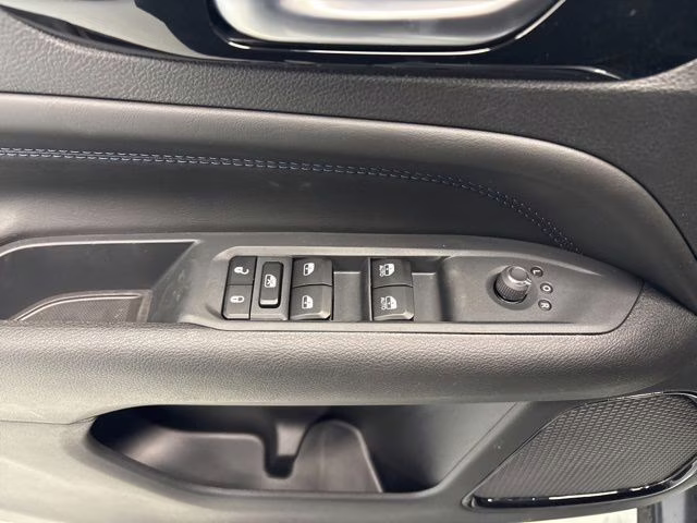 2026 Diamond Black Crystal Pearlcoat Jeep Compass Latitude 4X4 SUV