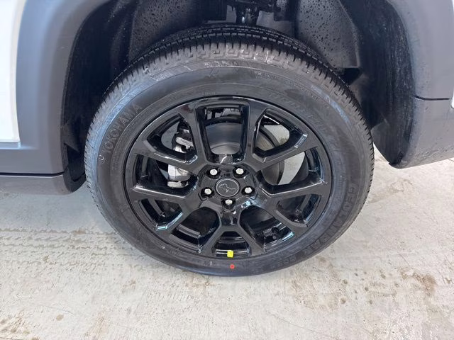 2026 Bright White Clearcoat Jeep Compass Latitude 4X4 SUV