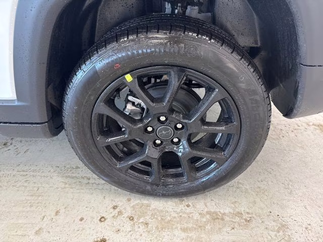 2026 Bright White Clearcoat Jeep Compass Latitude 4X4 SUV