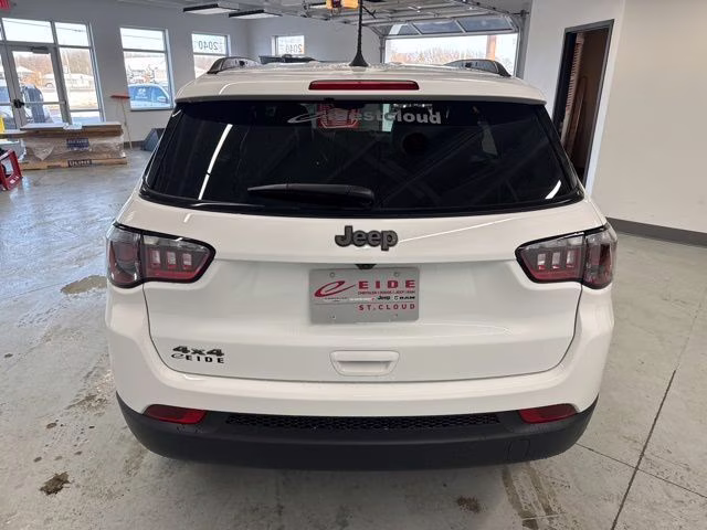 2026 Bright White Clearcoat Jeep Compass Latitude 4X4 SUV