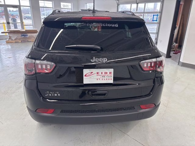 2026 Diamond Black Crystal Pearlcoat Jeep Compass Latitude 4X4 SUV