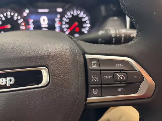 2026 Diamond Black Crystal Pearlcoat Jeep Compass Latitude 4X4 SUV