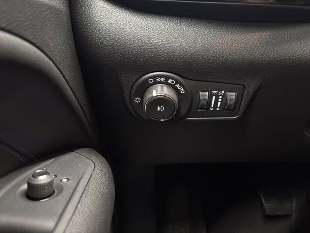 2026 Diamond Black Crystal Pearlcoat Jeep Compass Latitude 4X4 SUV