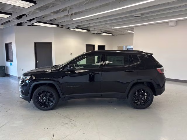 2026 Diamond Black Crystal Pearlcoat Jeep Compass Latitude 4X4 SUV