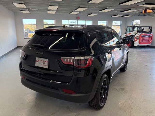 2026 Diamond Black Crystal Pearlcoat Jeep Compass Latitude 4X4 SUV