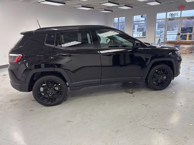 2026 Diamond Black Crystal Pearlcoat Jeep Compass Latitude 4X4 SUV
