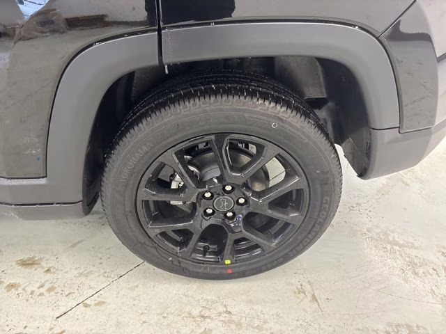 2026 Diamond Black Crystal Pearlcoat Jeep Compass Latitude 4X4 SUV